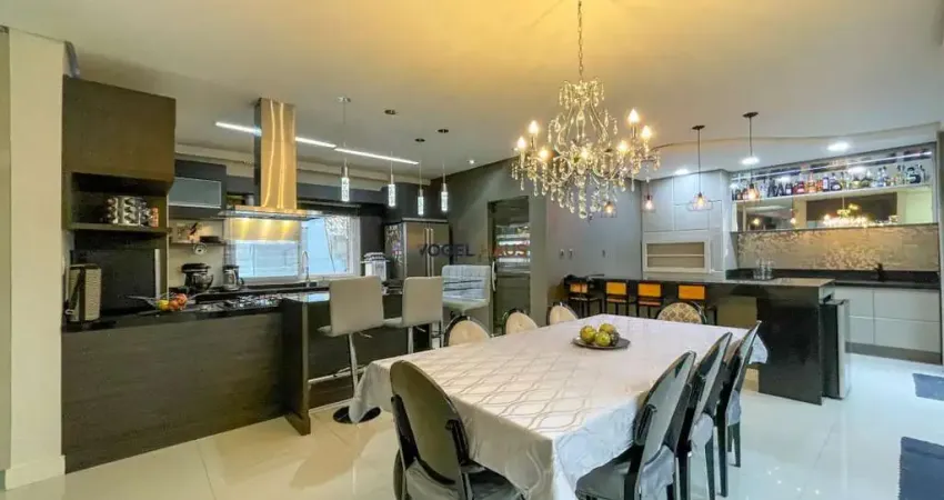 Linda casa no bairro moinhos de vento de 3 dormitórios e uma linda piscina.