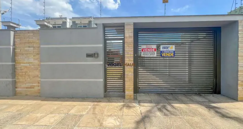 Casa com piscina e energia solar à venda no centro de esteio - excelente localização