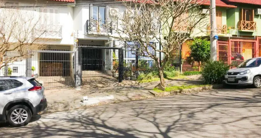 Casa-sobrado 3 dormitórios, 1 suíte. Bairro Jardim Itu.