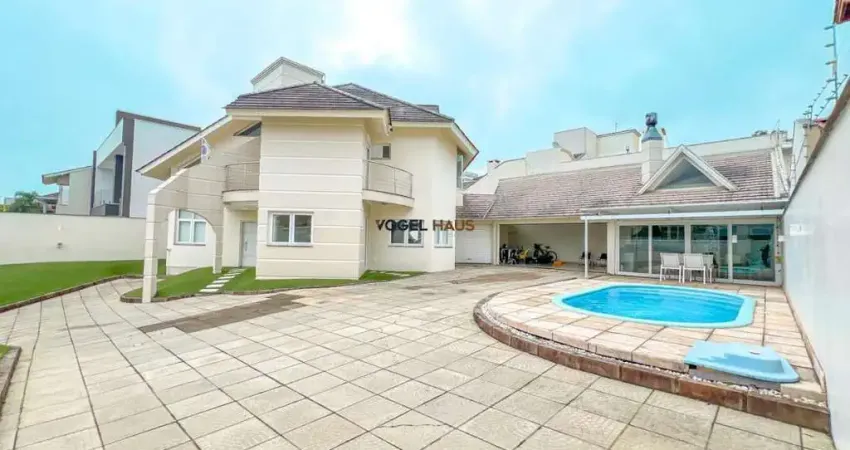 Casa-sobrado, mobiliado, 4 dormitórios, 1 escritório, com piscina. Bairro Marechal Rondon-Canoas