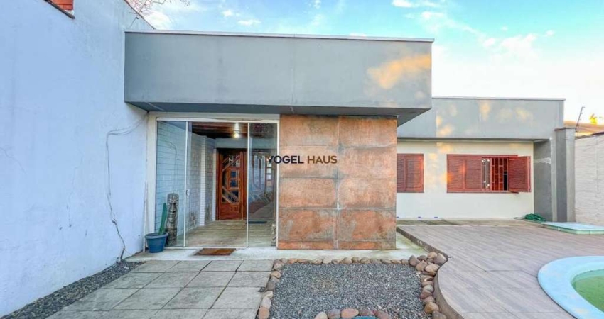 Casa térrea com piscina no bairro Nossa Senhora das Graças - Canoas.