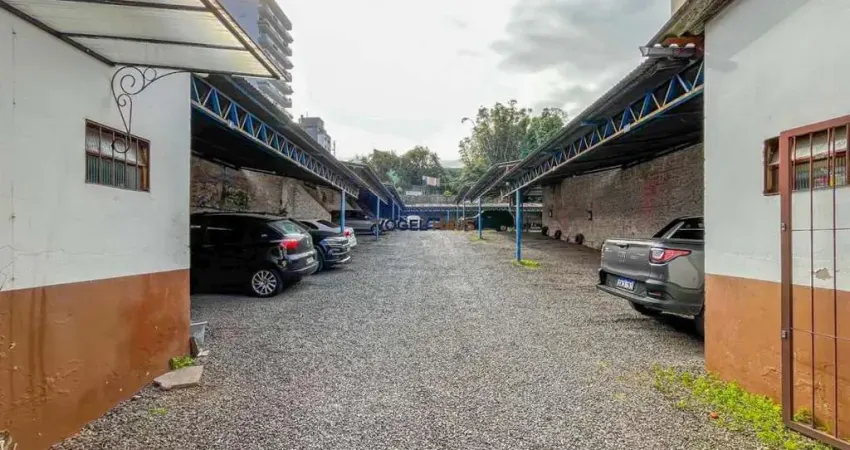 Estacionamento com 42 boxes e 2 lojas à venda – ótimo ponto comercial!