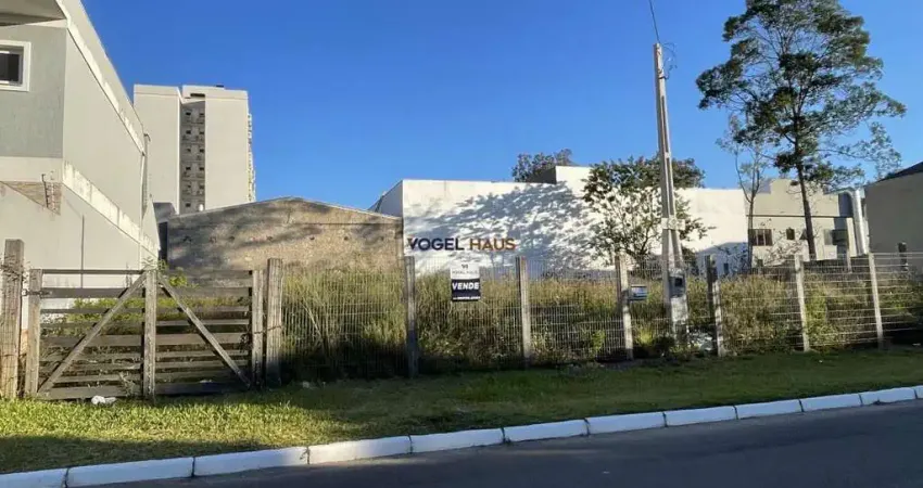 Terreno 12x25 m com total de 300m², em localização privillegiada no bairro moinhos de vento