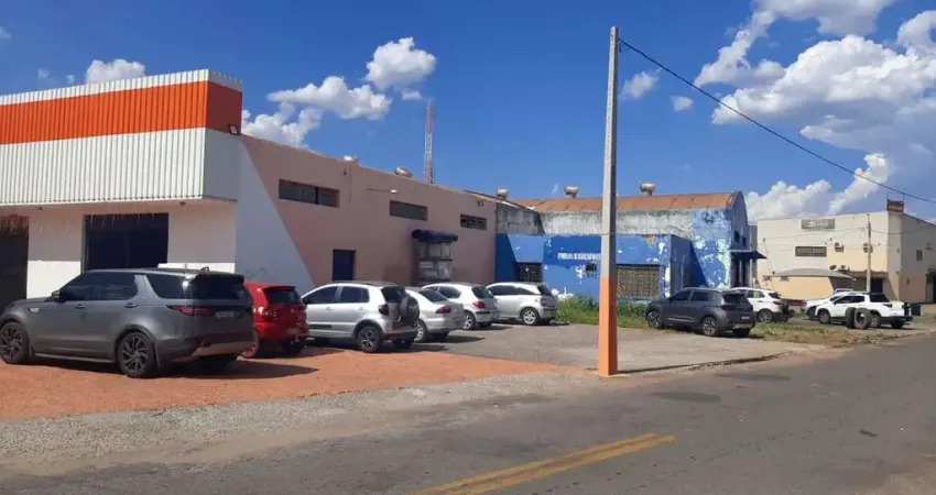 Galpões  Area Avenida Anhanguera Santos Dumont a 200 metros do Portal Shopping Galpão / Depósito à Venda, 1500 por R$ 3.700.000 no setor Setor Santos Dumont VN16593
