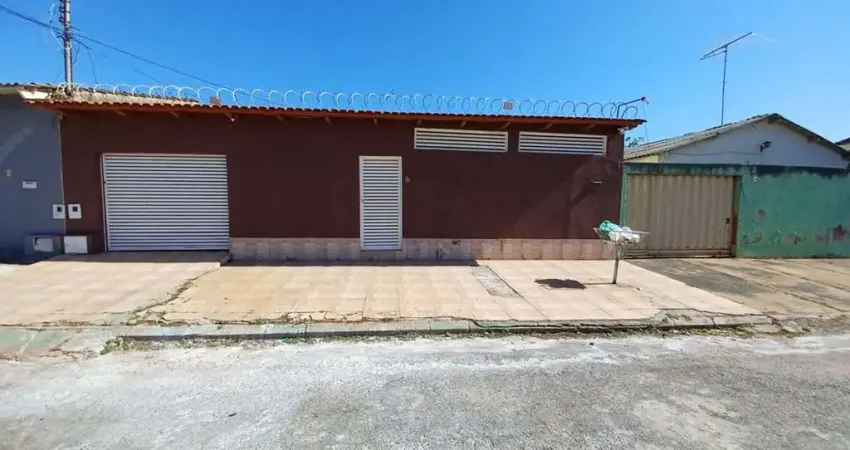 Casa ampla 4 Quartos PARQUE ATHENEU Casa de Rua com 4 Quarto(s) e 4 banheiro(s) à Venda, 158 por R$ 550.000 no setor Parque Atheneu AD22290