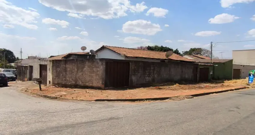 LOTE COM 4 BARRACOES ANTIGOS Lote à Venda, 330 por R$ 480.000 no setor Setor Faicalville VN23254