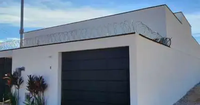 Casa 3 quartos com suíte Casa de Rua com 3 Quarto(s) e 2 banheiro(s) à Venda, 105 por R$ 350.000 no setor Residencial Jardim Canedo III TA23275