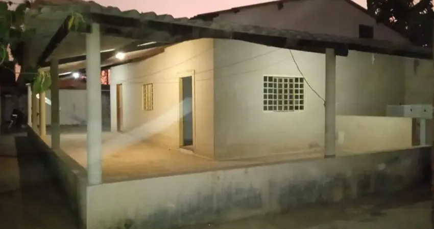 Casa no Setor Buriti Sereno Casa de Rua com 3 Quarto(s) e 1 banheiro(s) à Venda, 400 por R$ 450.000 no setor Jardim Buriti Sereno IN23495
