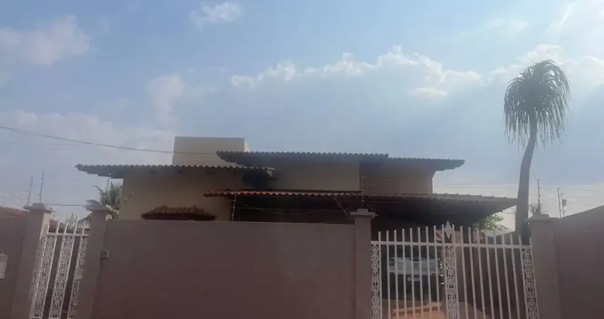 Casa Trindade Casa de Rua com 5 Quarto(s) e 2 banheiro(s) à Venda, 194.2 por R$ 750.000 no setor Vila Pai Eterno AD24122