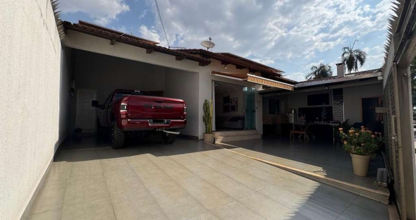 Casa SUDOESTE  Casa de Rua com 3 Quarto(s) e 4 banheiro(s) à Venda, 236 por R$ 870.000 no setor Setor Sudoeste ST24499
