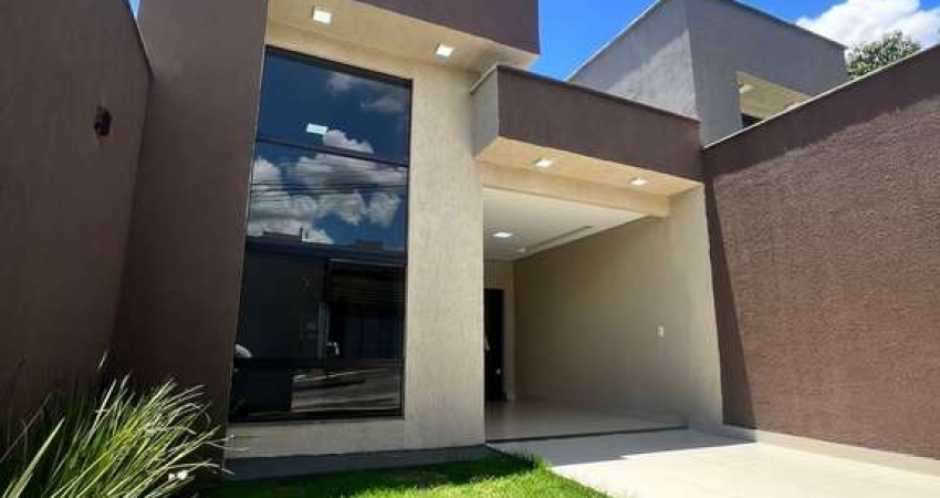 TRINDADE CASA COM PISCINA E HIDROMASSAGEM Casa de Rua com 3 Quarto(s) e 3 banheiro(s) à Venda, 132 por R$ 650.000 no setor Setor Cristina II Expansão FL25024