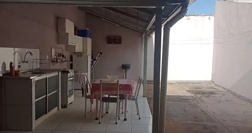 CASA JARDIM COLORADO Casa de Rua com 3 Quarto(s) e 2 banheiro(s) à Venda, 150 por R$ 368.000 no setor Jardim Colorado IN25038