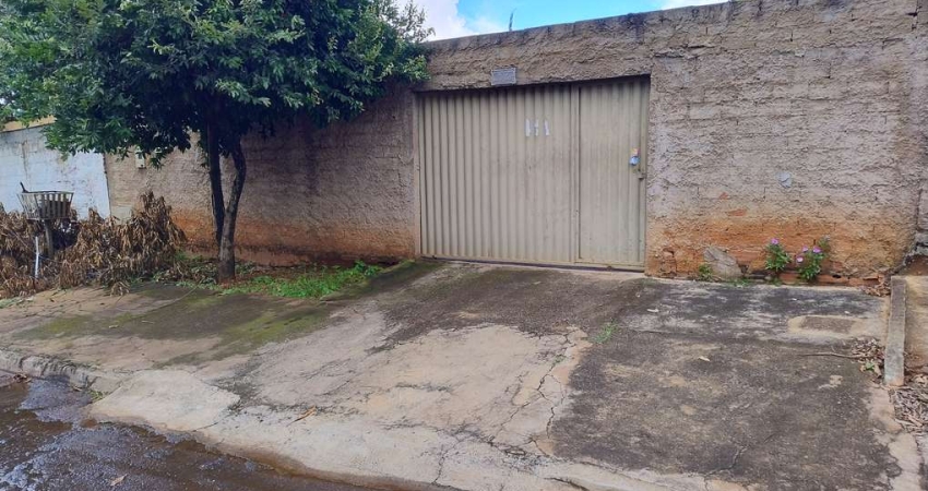 Residência Casa de Rua com 2 Quarto(s) e 2 banheiro(s) à Venda, 120 por R$ 380.000 no setor Vila Maria Dilce AD26520