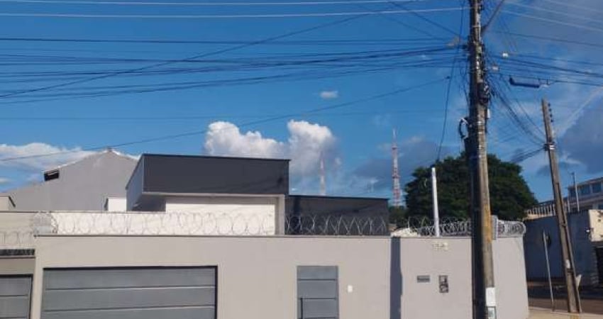 JARDIM PETROPOLIS Casa de Rua com 3 Quarto(s) e 2 banheiro(s) à Venda, 98.27 por R$ 430.000 no setor Residencial Petrópolis AD27140