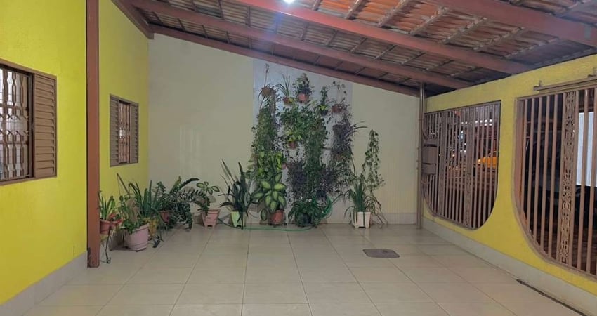 Casa na Avenida Neddermeyer - Cidade Jardim Casa de Rua com 3 Quarto(s) e 1 banheiro(s) à Venda, 275 por R$ 510.000 no setor Vila Canaã AX22580