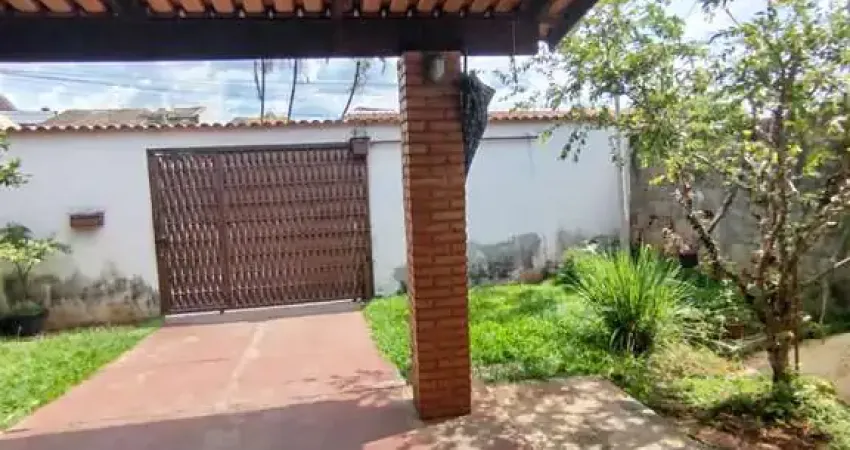 Casa Bairro Hilda  Casa de Rua com 3 Quarto(s) e 1 banheiro(s) à Venda, 145 por R$ 479.000 no setor Ilda AD25844