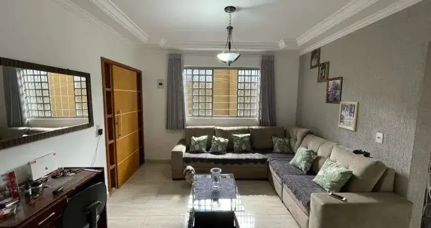 Setor central  Casa de Rua com 4 Quarto(s) e 2 banheiro(s) à Venda, 210 por R$ 780.000 no setor Setor Central AX27589