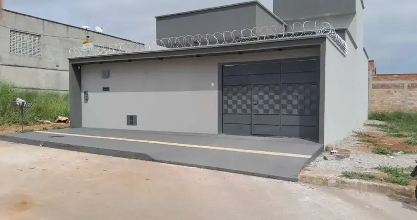CASA NO RESIDENCIAL RECANTO DAS EMAS  Casa de Rua com 3 Quarto(s) e 2 banheiro(s) à Venda, 200 por R$ 700.000 no setor Residencial Recanto das Emas IN27862