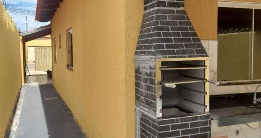 VENDO UMA CASA SENADOR CANEDO 2 QUARTOS SENDO 1 SUITE COM ARMÁRIO NA COZINHA, CHURRASQUEIRA E QUINTAL GRANDE. Casa de Rua com 2 Quarto(s) e 2 banheiro(s) à Venda, 180 por R$ 200.000 no setor Setor Mon