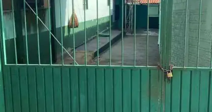1 CASA COM 3 BARRACÃO BALNEARIO MEIA PONTE Casa de Rua com 2 Quarto(s) e 1 banheiro(s) à Venda, 330 por R$ 270.000 no setor Jardim Balneário Meia Ponte AD7961