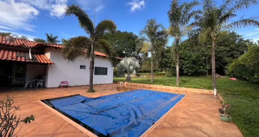 Chácara em Condomínio 4000m² Estância das Aroeiras Trindade - GO Casa em Condomínio com 4 Quarto(s) e 4 banheiro(s) à Venda, 380 por R$ 1.300.000 no setor Estâncias Aroeira AU28320