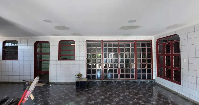 Sobrado 4 Quartos Balneário Meia Ponte Casa de Rua com 3 Quarto(s) e 3 banheiro(s) à Venda, 309 por R$ 550.000 no setor Jardim Balneário Meia Ponte AD28116