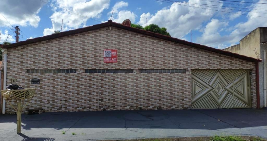 CASA RENATA PARK TRINDADE Casa de Rua com 3 Quarto(s) e 2 banheiro(s) à Venda, 217 por R$ 330.000 no setor Residencial Renata Park AD28902