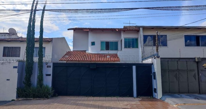 Sobrado com 3 suítes a venda no Jardim América  Sobrado com 4 Quarto(s) e 5 banheiro(s) à Venda, 226 por R$ 990.000 no setor Jardim América AV29113