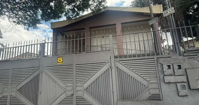 CASA À VENDA NO SETOR LESTE UNIVERSITÁRIO  Casa de Rua com 5 Quarto(s) e 4 banheiro(s) à Venda, 300 por R$ 850.000 no setor Setor Leste Universitário AD29730