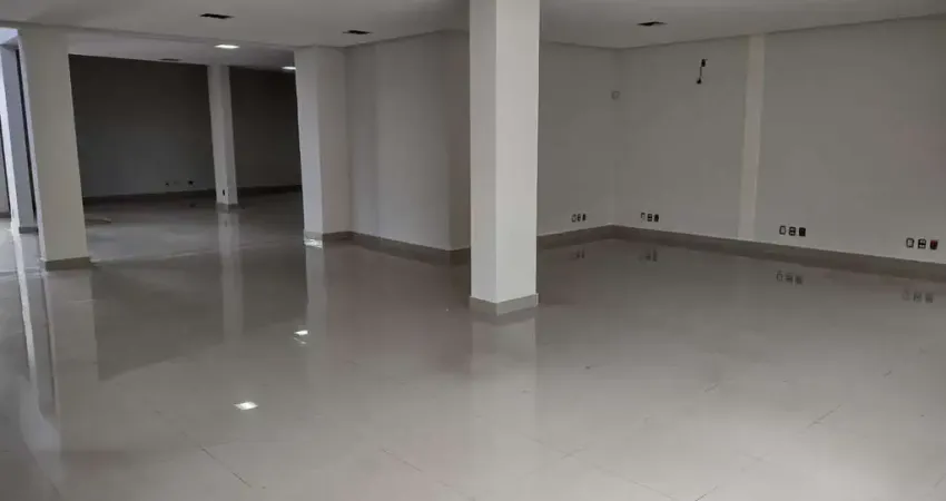 GALPÃO COMERCIAL ESPAÇOSO COM SETOR DE ARMAZENAGEM Galpão / Depósito à Venda, 1100 por R$ 3.500.000 no setor Residencial Petrópolis AD30253