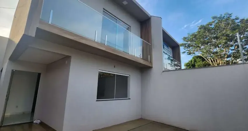 ELEGANTE SOBRADO NO RECANTO DO BOSQUE Sobrado com 3 Quarto(s) e 2 banheiro(s) à Venda, 95 por R$ 420.000 no setor Residencial Recanto do Bosque IN30348