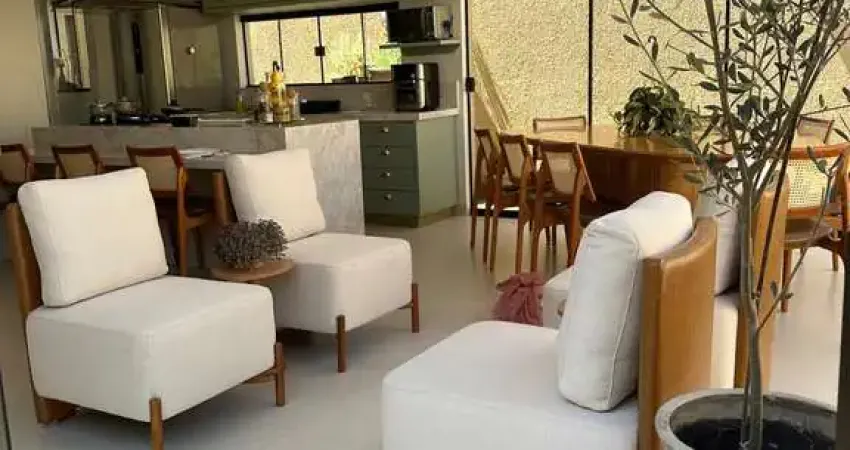 SOBRADO - JARDINS CAPRI Casa em Condomínio com 3 Quarto(s) e 4 banheiro(s) à Venda, 241.11 por R$ 1.168.000 no setor Centro TA29553