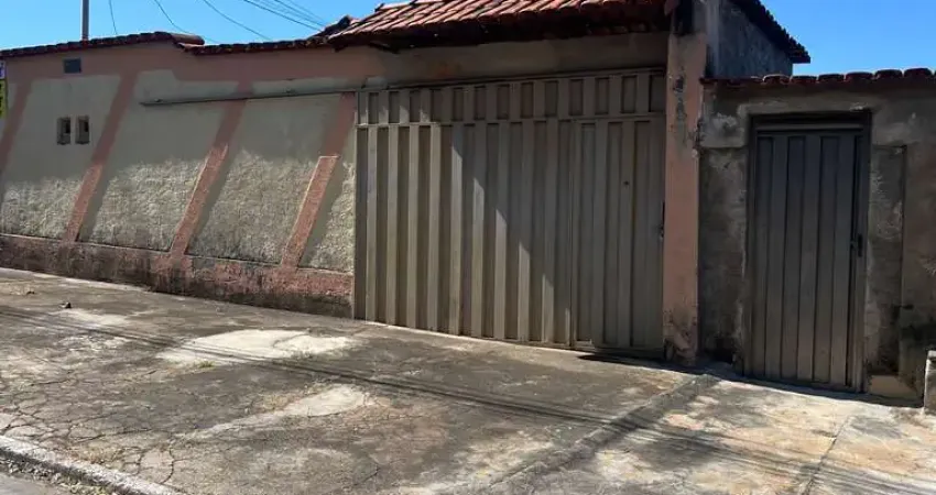 Casa lote inteiro Setor Progresso Casa de Rua com 2 Quarto(s) e 1 banheiro(s) à Venda, 189 por R$ 410.000 no setor Vila Santa Helena AD30649