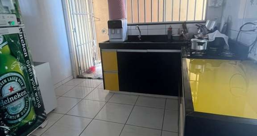 Vende se Casa 2Q 1 suíte Casa de Rua com 2 Quarto(s) e 2 banheiro(s) à Venda, 64 por R$ 240.000 no setor Residencial Santa Fé TA30680