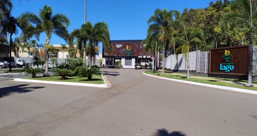 Residência Casa em Condomínio com 4 Quarto(s) e 5 banheiro(s) à Venda, 228.26 por R$ 1.980.000 no setor Condomínio do Lago 2ª Etapa AD30745