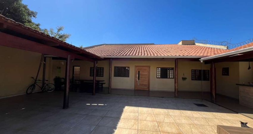 Casa no Setor Jaó Casa de Rua com 4 Quarto(s) e 4 banheiro(s) à Venda, 304.17 por R$ 930.000 no setor Setor Jao AV31110