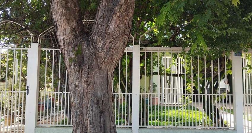 Grande Casa Jardim Balneario Casa de Rua com 5 Quarto(s) e 4 banheiro(s) à Venda, 250 por R$ 870.000 no setor Jardim Balneario Meia Ponte VN31172