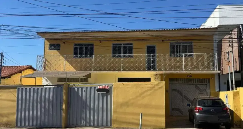 Vendo casa no Jardim Brasil - Goiânia Casa de Rua com 3 Quarto(s) e 2 banheiro(s) à Venda, 230 por R$ 2.200.000 no setor Jardim Brasil VN30985