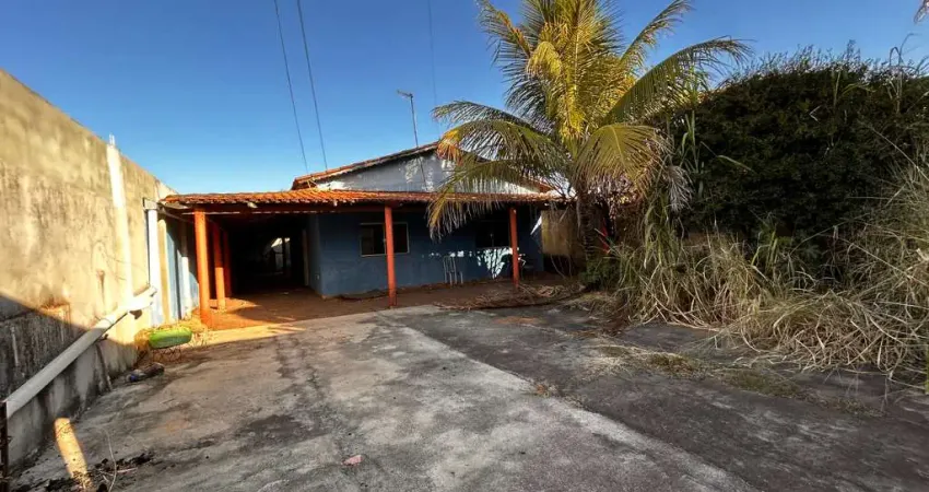 Casa 3 quartos na avenida principal Casa de Rua com 3 Quarto(s) e 1 banheiro(s) à Venda, 360 por R$ 685.000 no setor Jardim Itaipu AD31106