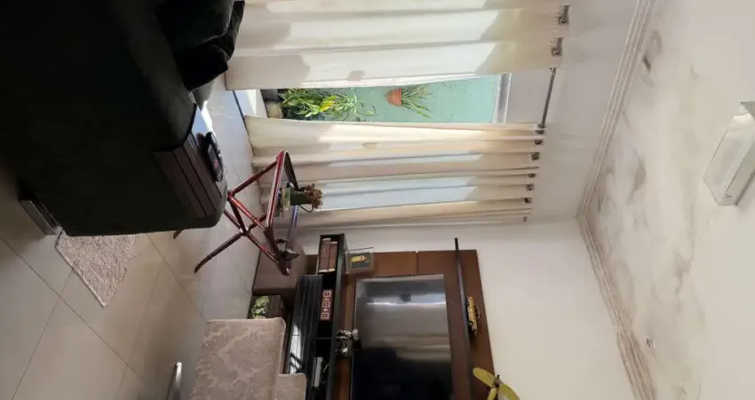 Duas casas no Lote  Casa de Rua com 5 Quarto(s) e 3 banheiro(s) à Venda, 189 por R$ 690.000 no setor Setor dos Funcionários AD31405