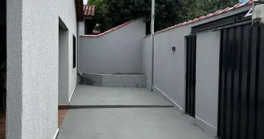CASA DE RUA  Casa de Rua com 2 Quarto(s) e 2 banheiro(s) à Venda, 167.43 por R$ 450.000 no setor setor parque das americas AD31468