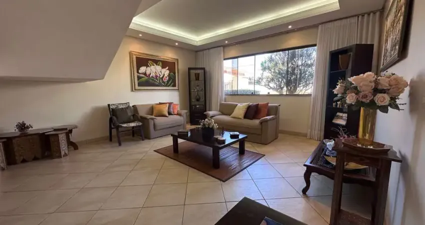 Sobrado Jardins Madri Casa em Condomínio com 4 Quarto(s) e 5 banheiro(s) à Venda, 279 por R$ 2.200.000 no setor Jardins Madri AD31562