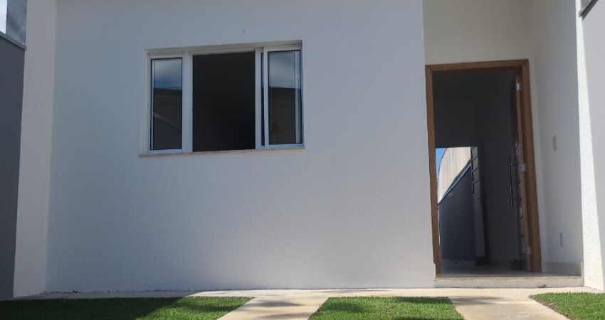 Linda casa térrea 2, dormitórios com 1 suite