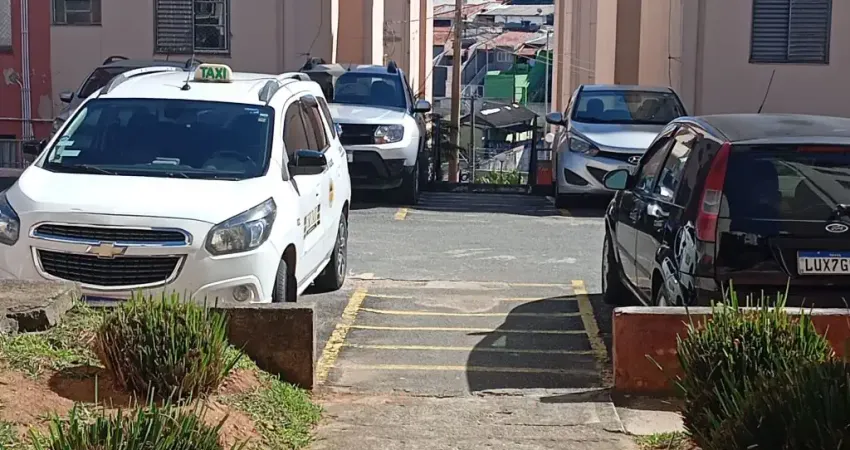 Alugo apartamento 2 dormitórios av Japão.