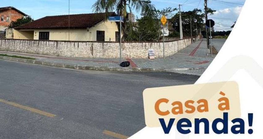 Casa em Vila Nova com terreno de esquina, Joinville/SC