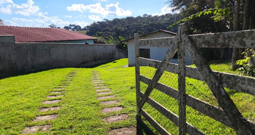 Sítio em Condomínio Fechado – 3.000 m² de tranquilidade e possibilidades!