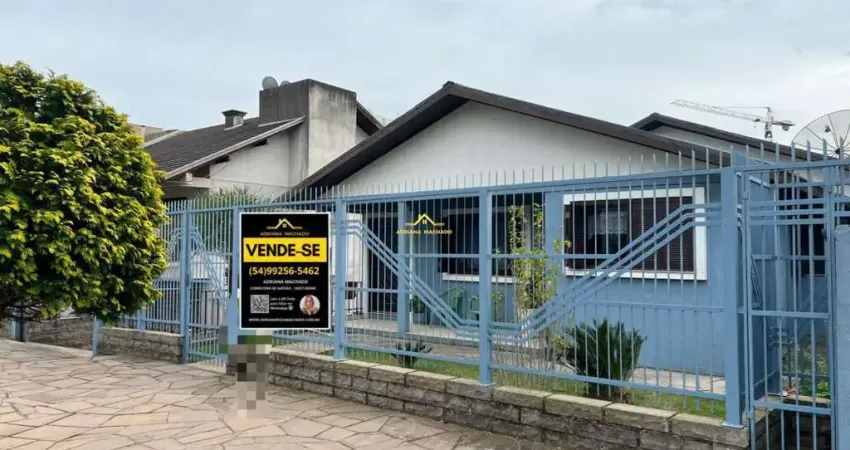 CASA AMPLA  E COM PÁTIO À VENDA COM 3 DORMITÓRIOS SENDO 1 SUÍTE  NO BAIRRO JARDIM ELDORADO