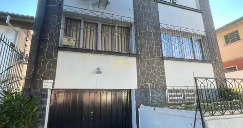 CASA À VENDA COM 3 DORMITÓRIOS NO BAIRRO CINQUENTENÁRIO