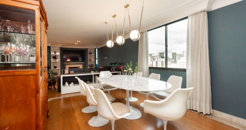 Apartamento a Venda na Av Lavandisca em Moema com 235 m², 3 Suítes e 4 Vagas