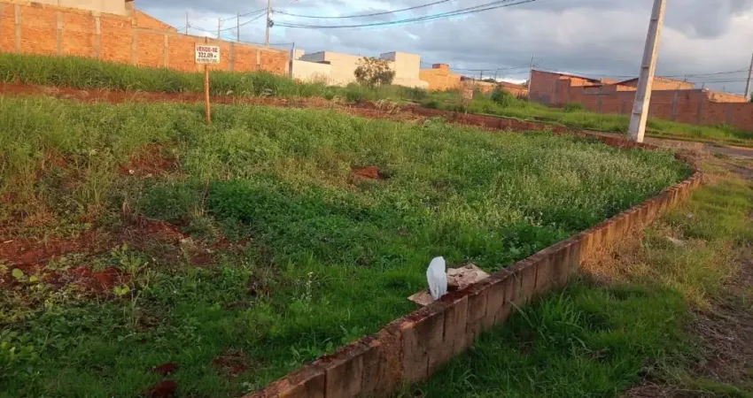 TERRENO COMERCIAL DE ESQUINA NA JARDIM VERONA ZONA NORTE